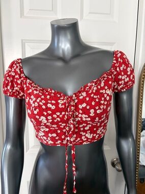 SHASA Red Floral Tie-Front Puff Sleeve Crop Top